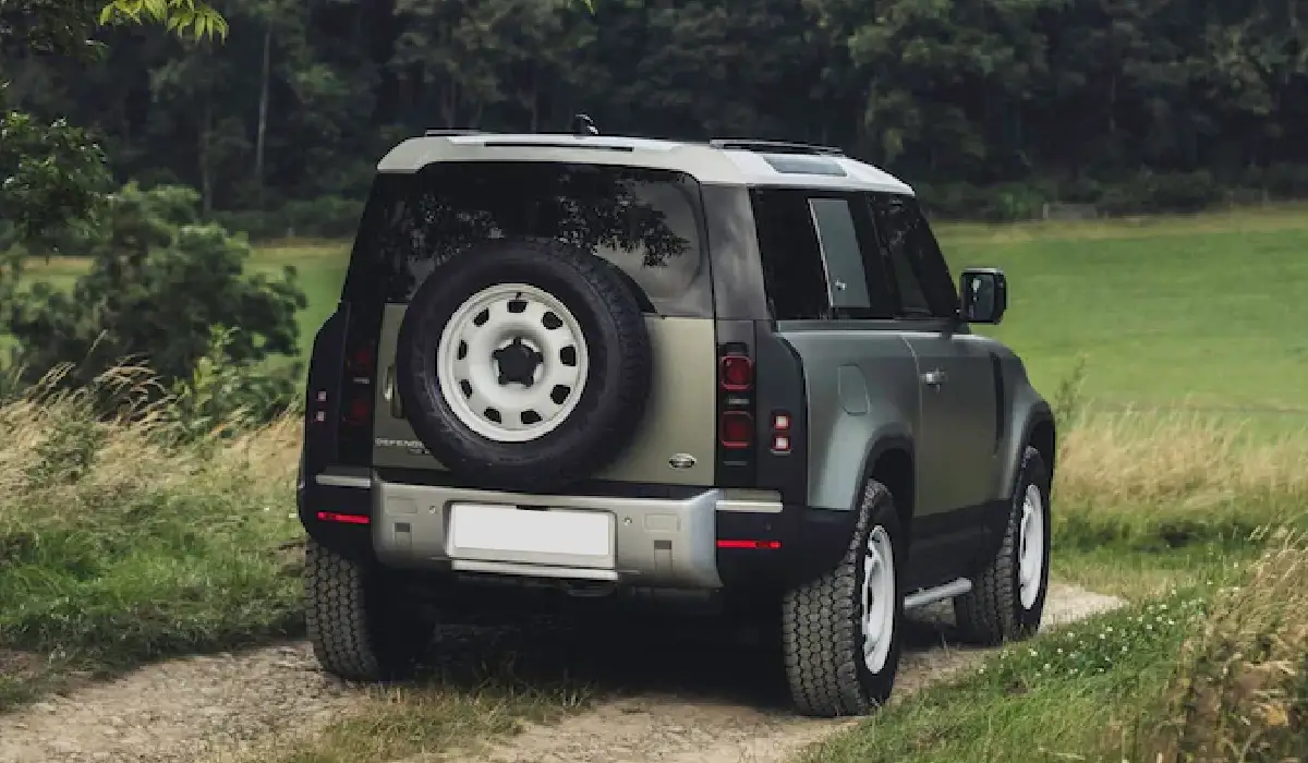 Land Rover - Defender 90 X P400 - Best Car Rentals - Best Preowned Car - Exclusive Concierge Club.webp